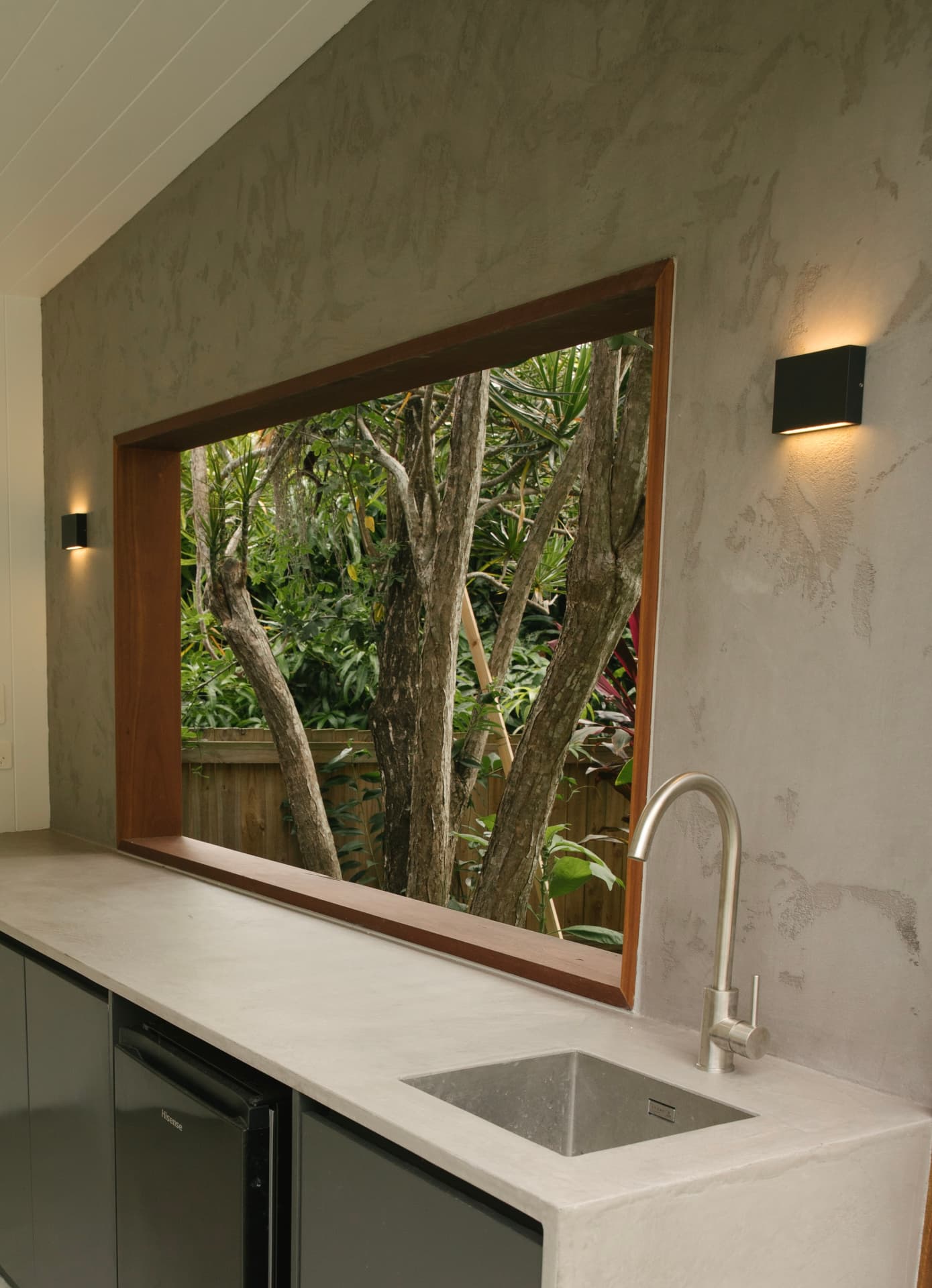 Venetian plaster outdoor kitchen with a wide window to the garden